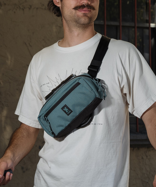 CHROME（クローム）の「［ CHROME / クローム ］MICRO KADET SLING / マイクロ カデット スリング 耐水 ボディバッグ 容量：3L（ボディバッグ/ウエストポーチ・メンズ・ベージュ/サックスブルー/ブラック・FREE）」の3枚目の写真