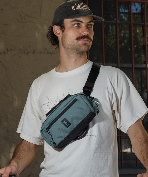 CHROME（クローム）の「［ CHROME / クローム ］MICRO KADET SLING / マイクロ カデット スリング 耐水 ボディバッグ 容量：3L（ボディバッグ/ウエストポーチ・メンズ・ベージュ/サックスブルー/ブラック・FREE）」の4枚目の写真