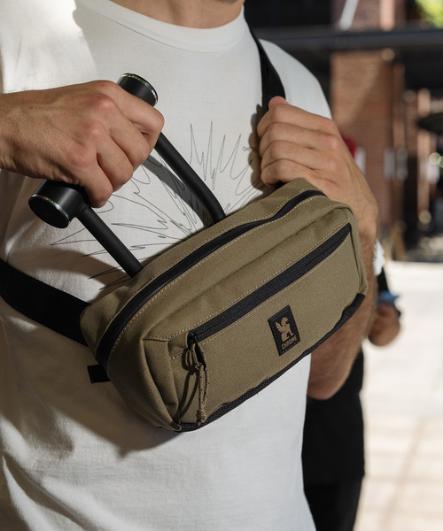 CHROME（クローム）の「［ CHROME / クローム ］MICRO KADET SLING / マイクロ カデット スリング 耐水 ボディバッグ 容量：3L（ボディバッグ/ウエストポーチ・メンズ・ベージュ/サックスブルー/ブラック・FREE）」の11枚目の写真