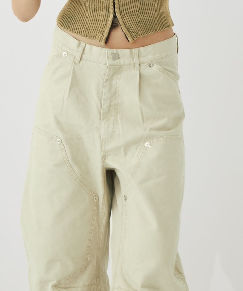 CONZ(コンズ)の「paint curved jeans(デニムパンツ・レディース・ブラック/アイボリー・3/2/1)」の3枚目の写真