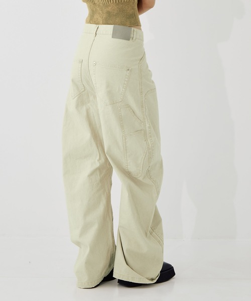 CONZ(コンズ)の「paint curved jeans(デニムパンツ・レディース・ブラック/アイボリー・3/2/1)」の4枚目の写真