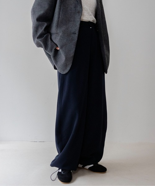 on:nue(オンニュ)の「【on:nue】スウェットイージードロストパンツ/26-27 AW COLLECTION(スウェットパンツ・レディース・ネイビー/アイボリー/ブラック・SMALL/MEDIUM)」の7枚目の写真