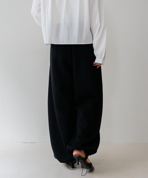 on:nue(オンニュ)の「【on:nue】スウェットイージードロストパンツ/26-27 AW COLLECTION(スウェットパンツ・レディース・ネイビー/アイボリー/ブラック・SMALL/MEDIUM)」の17枚目の写真