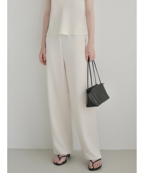 celon(セロン)の「satin fluid line slacks(スラックス・レディース・アイボリー/ブラック・FREE)」の2枚目の写真