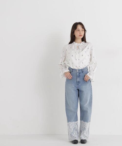 NATURAL BEAUTY BASIC(ナチュラルビューティーベーシック)の「リボンタイフラワープリントブラウス(シャツ/ブラウス・レディース・ベージュ系その他/ホワイト系その他/ブルー系その他2・FREE)」の5枚目の写真