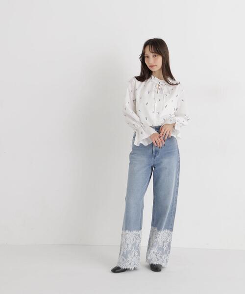 NATURAL BEAUTY BASIC(ナチュラルビューティーベーシック)の「リボンタイフラワープリントブラウス(シャツ/ブラウス・レディース・ベージュ系その他/ホワイト系その他/ブルー系その他2・FREE)」の11枚目の写真