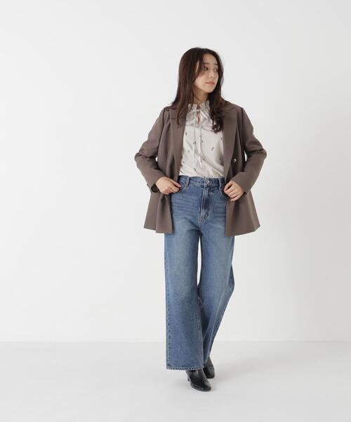 NATURAL BEAUTY BASIC(ナチュラルビューティーベーシック)の「リボンタイフラワープリントブラウス(シャツ/ブラウス・レディース・ベージュ系その他/ホワイト系その他/ブルー系その他2・FREE)」の4枚目の写真