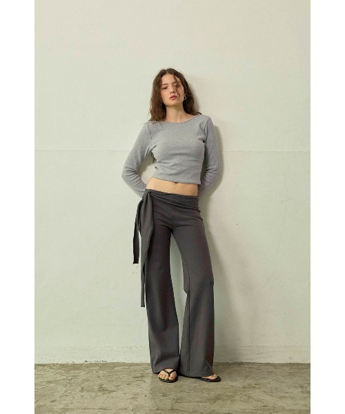 ALEXIA STAM(アリシアスタン)の「Tie Waist Flared Pants /ウエストリボンフレアパンツ(その他パンツ・レディース・チャコールグレー/グレー/カーキ・S/M/L)」の5枚目の写真