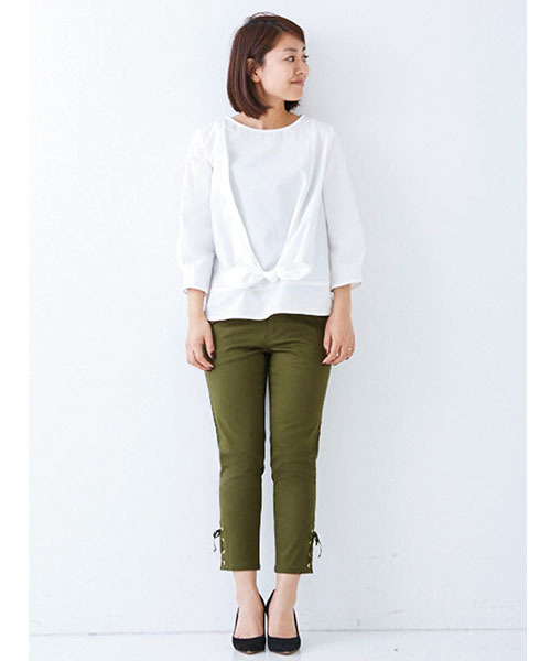 IEDIT(イディット)の「【股下丈が選べる】ララ・ステラ レースアップヘムが印象的な美脚ストレッチチノパンツ (チノパンツ・レディース・ベージュ/カーキ・5/15 /2/9/11/14/8/3/12/1/10/6/13/16/7/4)」の12枚目の写真