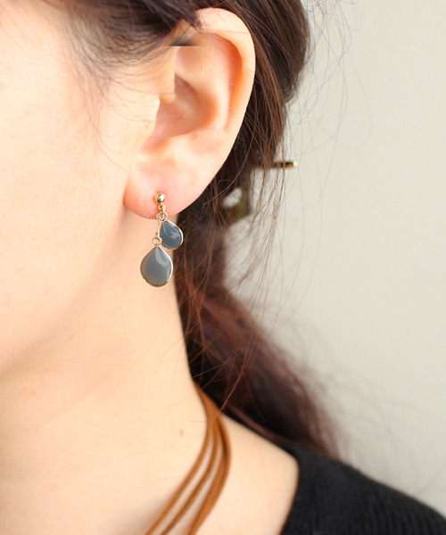 ANEMONE（アネモネ）の「つやつやダブルプレートのピアス（ピアス（両耳用）・レディース・グレー/ブラウン/ワイン/アイボリー/カーキ/ブルー/ピンク/グリーン・FREE）」の4枚目の写真