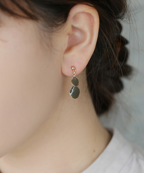 ANEMONE（アネモネ）の「つやつやダブルプレートのピアス（ピアス（両耳用）・レディース・グレー/ブラウン/ワイン/アイボリー/カーキ/ブルー/ピンク/グリーン・FREE）」の5枚目の写真