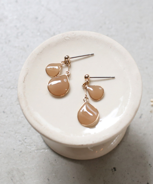 ANEMONE（アネモネ）の「つやつやダブルプレートのピアス（ピアス（両耳用）・レディース・グレー/ブラウン/ワイン/アイボリー/カーキ/ブルー/ピンク/グリーン・FREE）」の2枚目の写真