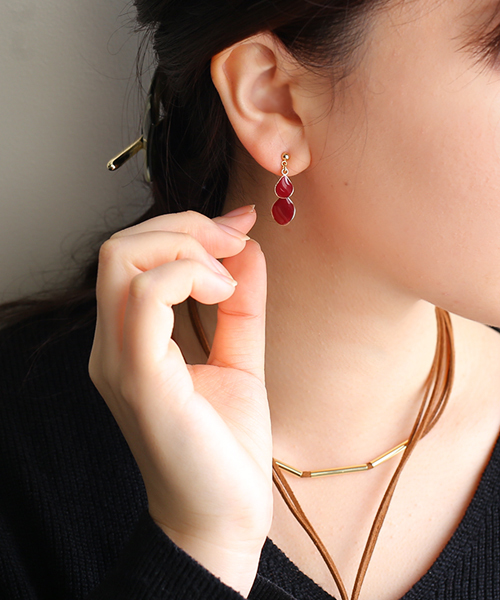 ANEMONE（アネモネ）の「つやつやダブルプレートのピアス（ピアス（両耳用）・レディース・グレー/ブラウン/ワイン/アイボリー/カーキ/ブルー/ピンク/グリーン・FREE）」の8枚目の写真