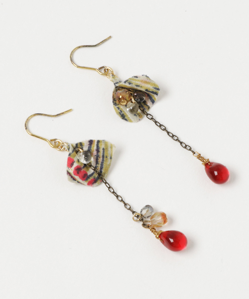 TONE SELECT GOODS(トーンセレクトグッズ)の「【ouka no mori】Petal ピアス(ピアス(両耳用)・レディース・その他4/その他1/その他2/その他3/その他5/ブルー/レッド/グリーン・FREE)」の3枚目の写真