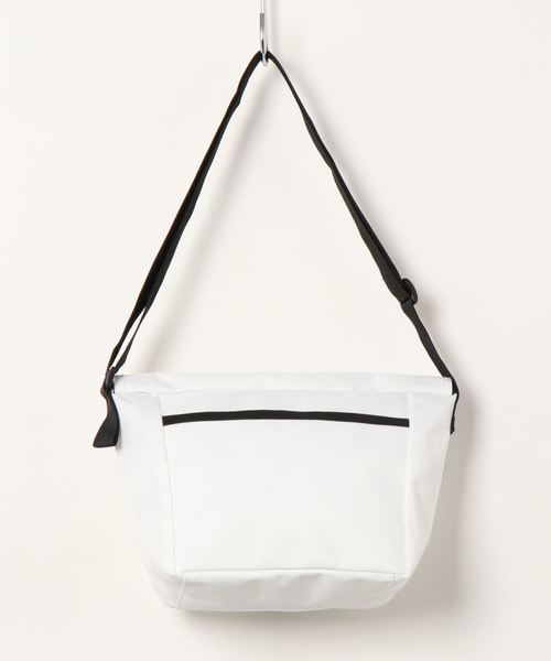 LOWRYS FARM（ローリーズファーム）の「メッセンジャーＢＡＧ　827805（メッセンジャーバッグ・レディース・ブラック/ベージュ/オフホワイト・FREE）」の5枚目の写真