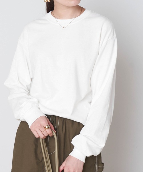 GILDAN（ギルダン）の「【GILDAN ギルダン】 ビッグシルエットクルーネックロンT（Tシャツ/カットソー・レディース・グリーン系その他/ホワイト/グレー/チャコール/ゴールド/ネイビー/オリーブ/ブラック/パープル/ナチュラル/マルーン/オレンジ系その他/サンドベージュ/オレンジ・M/XL/L/S）」の2枚目の写真