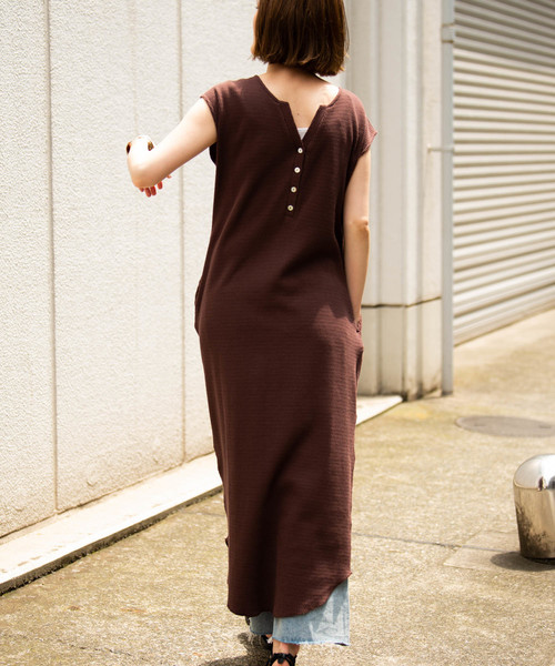 Aunt Marie's（アントマリーズ）の「AUNT MARIE'S ヘンリーネックハニカムワッフルノースリワンピース（ワンピース・レディース・ブラック/ブラウン/アイボリー・FREE）」の9枚目の写真