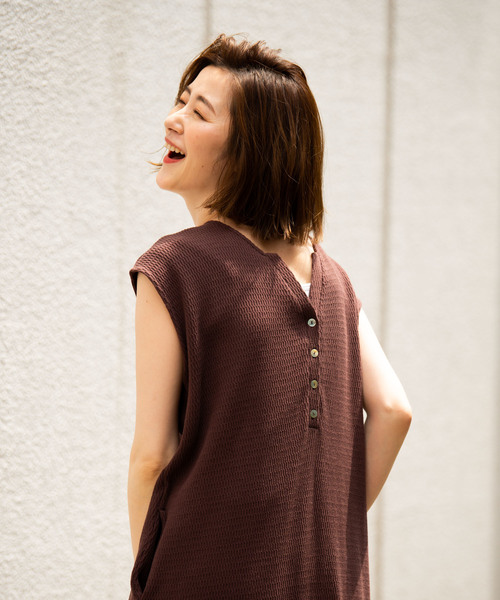 Aunt Marie's（アントマリーズ）の「AUNT MARIE'S ヘンリーネックハニカムワッフルノースリワンピース（ワンピース・レディース・ブラック/ブラウン/アイボリー・FREE）」の16枚目の写真