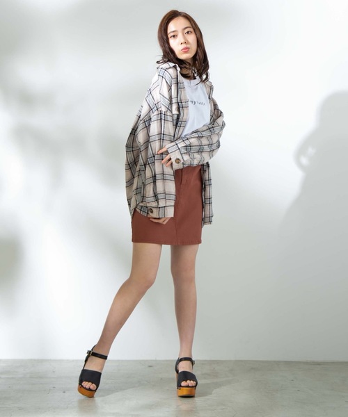 WEGO(ウィゴー)の「WEGO/デイリー起毛ツイルタイトミニスカート(スカート・レディース・ブラック/パープル/カーキ/ベージュ/ブラウン/ナチュラル/ワイン/ダークグリーン・SMALL/MEDIUM/X-SMALL/LARGE)」の9枚目の写真