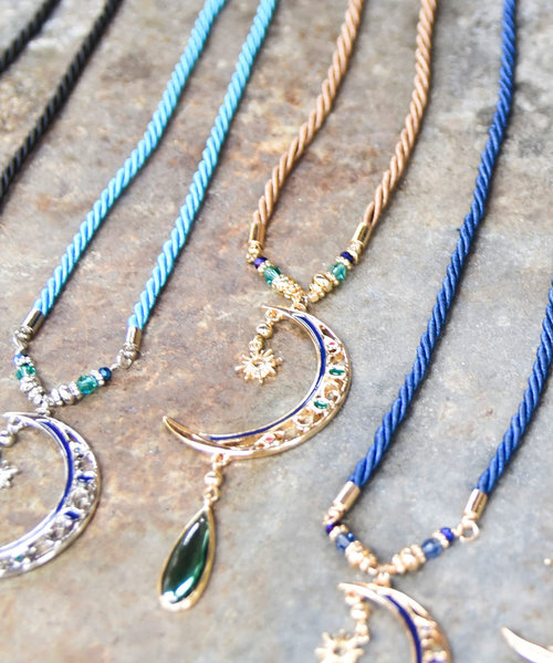 チャイハネ（チャイハネ）の「【チャイハネ】太陽と三日月ネックレス（ネックレス・レディース・ブラック/キャメル/ネイビー/ピンク/ターコイズブルー・FREE）」の4枚目の写真