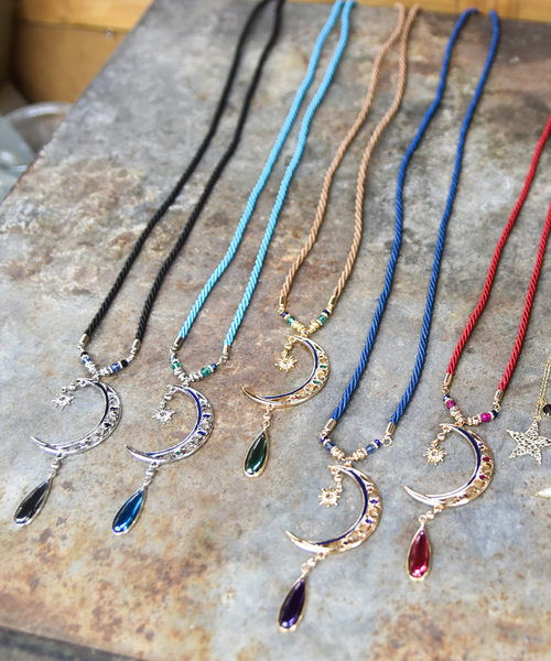 チャイハネ（チャイハネ）の「【チャイハネ】太陽と三日月ネックレス（ネックレス・レディース・ブラック/キャメル/ネイビー/ピンク/ターコイズブルー・FREE）」の9枚目の写真