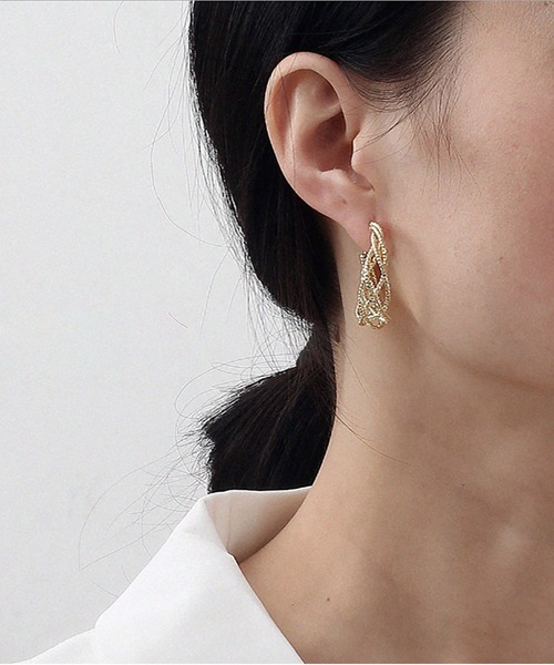 LA VORAGINE(ラ ヴォラジネ)の「立体デザイン多層ジオメトリイヤーカフ風 ピアス(ピアス(両耳用)・レディース・G/H/A/B/C/D/E/F/J/I/O/Q/M/L/K/N/V/T/S/U/W/R/X/Y/P/Z/その他/その他2/その他3/その他4/その他7/その他8/その他6/その他5/その他9/その他1/その他12/その他10/その他11/その他13/その他14/その他15/その他18/その他17/その他16/その他19/その他23/その他20/その他22/その他21・FREE)」の4枚目の写真