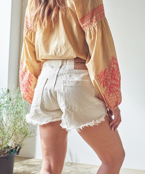 One Tea spoon（ワンティースプーン）の「ONETEASPOON OUTLAWS MID LENGTH DENIM SHORT22634 (ワンティースプーン アウトローズ ミッドレングス デニムショーツ)（デニムパンツ・レディース・アイボリー・26/24）」の13枚目の写真