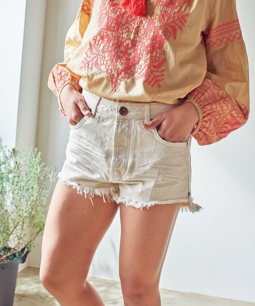 One Tea spoon（ワンティースプーン）の「ONETEASPOON OUTLAWS MID LENGTH DENIM SHORT22634 (ワンティースプーン アウトローズ ミッドレングス デニムショーツ)（デニムパンツ・レディース・アイボリー・26/24）」の15枚目の写真