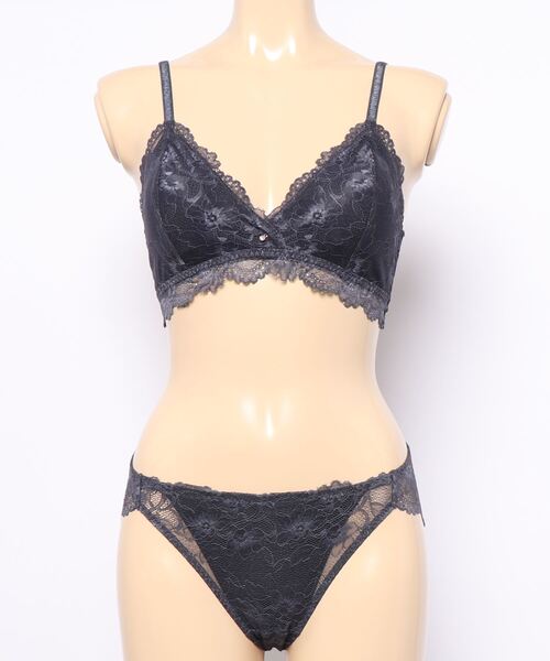 blooming FLORA（ブルーミングフローラ）の「【ふわり、肌に寄り添う】 繊細な花柄レース ブラレット＆ショーツセット ノンワイヤー 脇高 総レース S M L（ブラ&ショーツ・レディース・ブラック/ネイビー/モカ/ラベンダー/ピンクベージュ/ライラック・SMALL/MEDIUM/LARGE）」の20枚目の写真