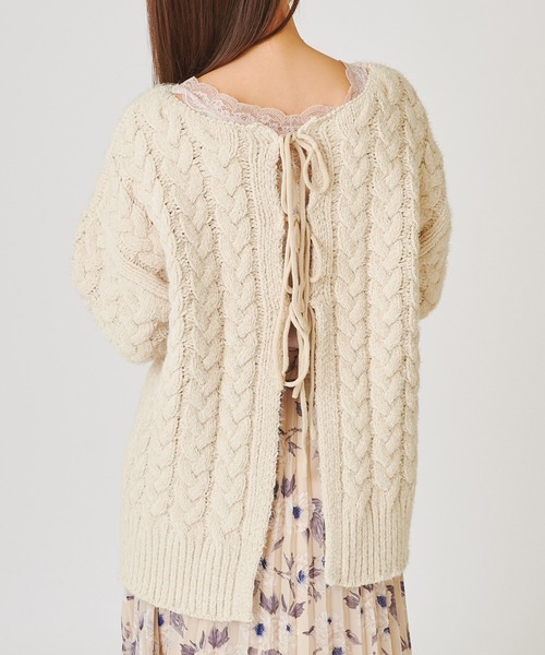 one after another NICE CLAUP（ワンアフターアナザーナイスクラップ）の「フェザーモール前後２Wayニット（ニット/セーター・レディース・ベージュ/サックスブルー/アイボリー/モカ・FREE）」の3枚目の写真