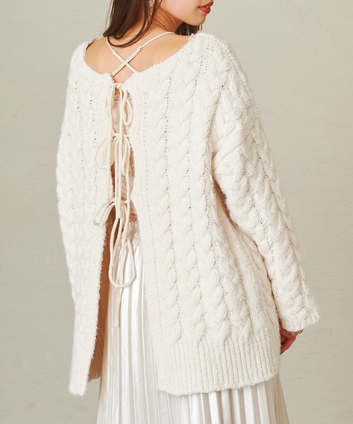 one after another NICE CLAUP（ワンアフターアナザーナイスクラップ）の「フェザーモール前後２Wayニット（ニット/セーター・レディース・ベージュ/サックスブルー/アイボリー/モカ・FREE）」の2枚目の写真