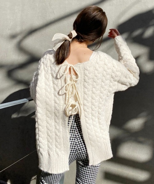 one after another NICE CLAUP（ワンアフターアナザーナイスクラップ）の「フェザーモール前後２Wayニット（ニット/セーター・レディース・ベージュ/サックスブルー/アイボリー/モカ・FREE）」の13枚目の写真