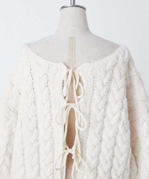 one after another NICE CLAUP（ワンアフターアナザーナイスクラップ）の「フェザーモール前後２Wayニット（ニット/セーター・レディース・ベージュ/サックスブルー/アイボリー/モカ・FREE）」の8枚目の写真