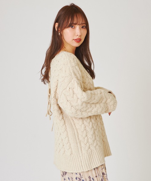 one after another NICE CLAUP（ワンアフターアナザーナイスクラップ）の「フェザーモール前後２Wayニット（ニット/セーター・レディース・ベージュ/サックスブルー/アイボリー/モカ・FREE）」の6枚目の写真
