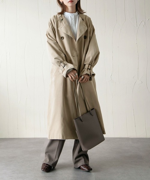 Chillfar(チルファー)の「ノーカラービッグトレンチコート(トレンチコート・レディース・ピンク/ブルー/グレイッシュベージュ/ベージュ/サンドベージュ・LARGE/MEDIUM)」の9枚目の写真