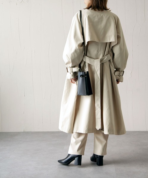 Chillfar(チルファー)の「ノーカラービッグトレンチコート(トレンチコート・レディース・ピンク/ブルー/グレイッシュベージュ/ベージュ/サンドベージュ・LARGE/MEDIUM)」の11枚目の写真