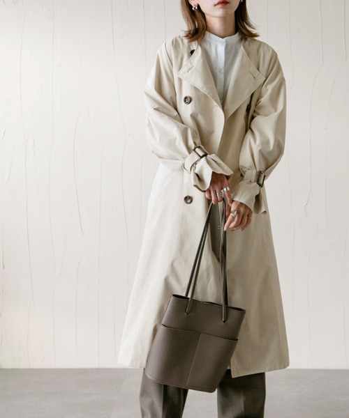 Chillfar(チルファー)の「ノーカラービッグトレンチコート(トレンチコート・レディース・ピンク/ブルー/グレイッシュベージュ/ベージュ/サンドベージュ・LARGE/MEDIUM)」の13枚目の写真