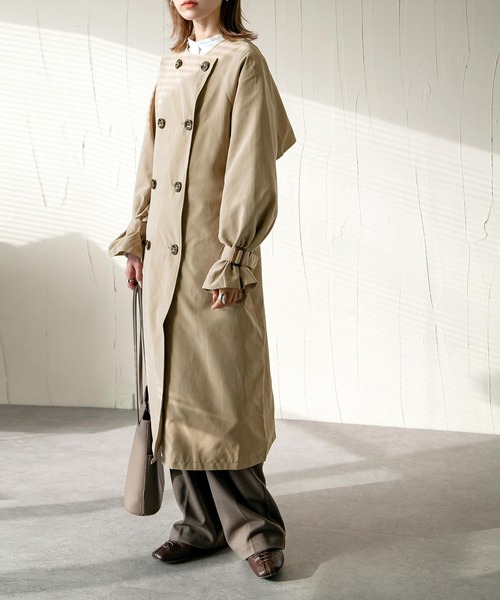 Chillfar(チルファー)の「ノーカラービッグトレンチコート(トレンチコート・レディース・ピンク/ブルー/グレイッシュベージュ/ベージュ/サンドベージュ・LARGE/MEDIUM)」の20枚目の写真