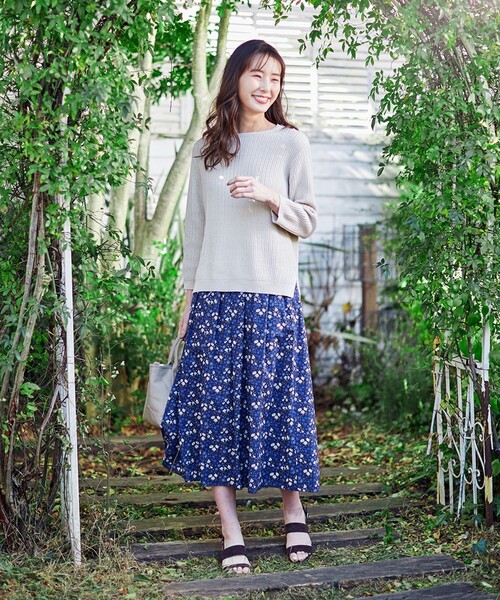 J.PRESS（ジェイプレス）の「【洗える】リバティプリント スカート（スカート・レディース・ネイビー系5/ベージュ系5・T13/T15/T17）」の3枚目の写真