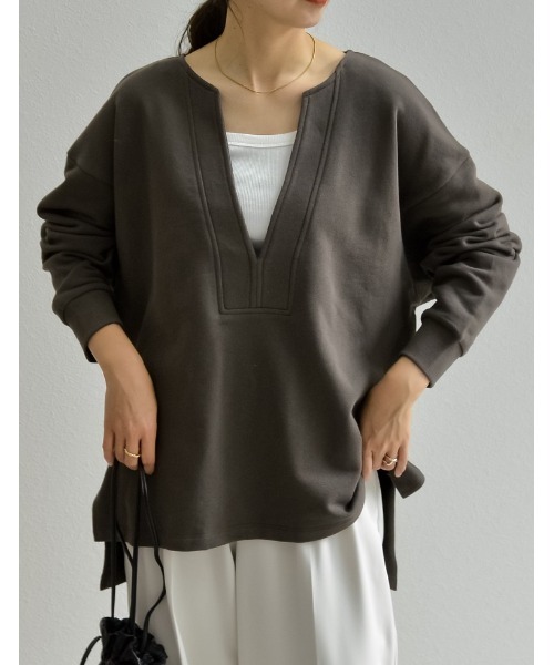 Re:EDIT（リエディ）の「深Vネック裏毛スウェットプルオーバー（スウェット・レディース・アイボリー/ベージュ/スミクロ/ライトカーキ/ホワイト系その他/グリーン系その他/ブラック系その他・MEDIUM/LARGE）」の3枚目の写真