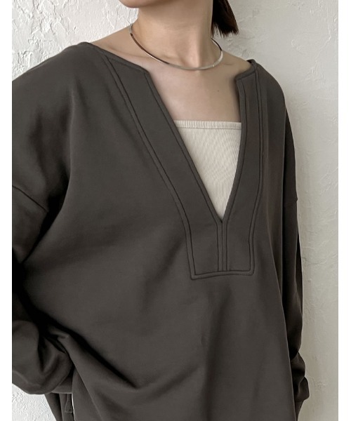 Re:EDIT（リエディ）の「深Vネック裏毛スウェットプルオーバー（スウェット・レディース・アイボリー/ベージュ/スミクロ/ライトカーキ/ホワイト系その他/グリーン系その他/ブラック系その他・MEDIUM/LARGE）」の10枚目の写真