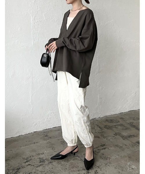 Re:EDIT（リエディ）の「深Vネック裏毛スウェットプルオーバー（スウェット・レディース・アイボリー/ベージュ/スミクロ/ライトカーキ/ホワイト系その他/グリーン系その他/ブラック系その他・MEDIUM/LARGE）」の12枚目の写真