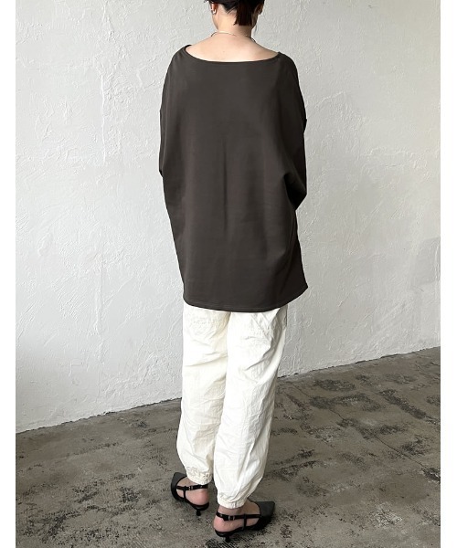 Re:EDIT（リエディ）の「深Vネック裏毛スウェットプルオーバー（スウェット・レディース・アイボリー/ベージュ/スミクロ/ライトカーキ/ホワイト系その他/グリーン系その他/ブラック系その他・MEDIUM/LARGE）」の13枚目の写真