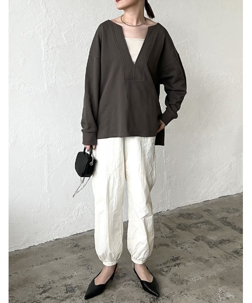 Re:EDIT（リエディ）の「深Vネック裏毛スウェットプルオーバー（スウェット・レディース・アイボリー/ベージュ/スミクロ/ライトカーキ/ホワイト系その他/グリーン系その他/ブラック系その他・MEDIUM/LARGE）」の11枚目の写真