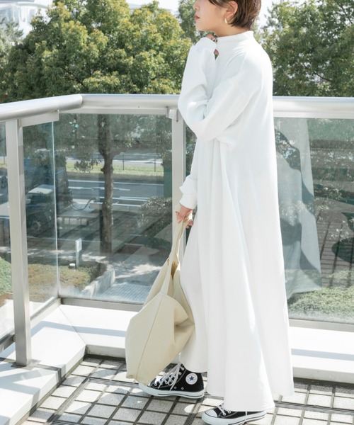 Ambre Neige(アンブルネージュ)の「カットソーボリュームワンピース/【WEB/EC限定商品】(ワンピース・レディース・ブラック/オフホワイト・FREE)」の4枚目の写真