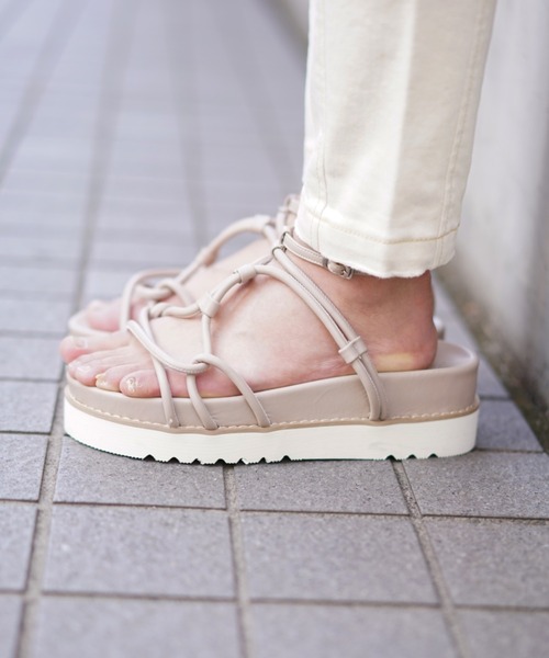 AVIREX（アヴィレックス）の「【直営店限定】パイプサンダル（サンダル・レディース・ブラック/ベージュ・24.5/23.5）」の3枚目の写真