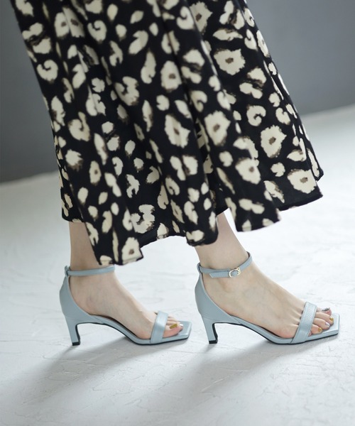 SESTO（セスト）の「ストレートヒールアンクルストラップサンダル（サンダル・レディース・ブラック/ピンク/ブルー/アイボリー/グレイッシュベージュ・LL/3L/S/M/L）」の4枚目の写真