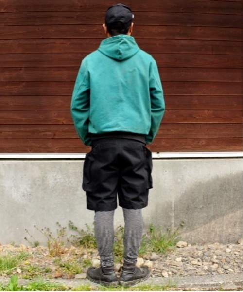 TROVE（トローヴ）の「TROVE x 岡部文彦 / BIG POCKET SHORTS ( BASIC SILHOUETTE DENIM )（デニムパンツ・メンズ・インディゴブルー/ブラック・1/3/4/2）」の7枚目の写真
