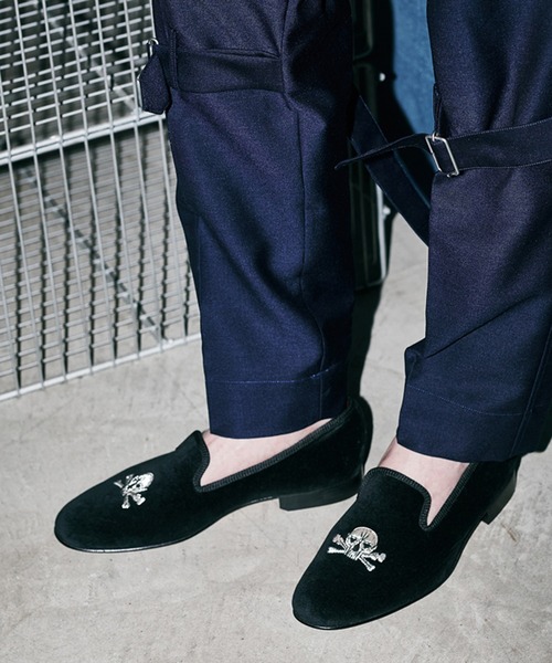 Tricker's（トリッカーズ）の「Tricker's CHURCHILL/VELVET SILVER SKULL BLACK/HALF RUBBER SOLE（ドレスシューズ・メンズ・ブラック・UK8）」の2枚目の写真