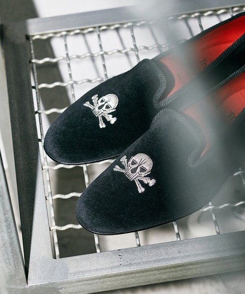 Tricker's（トリッカーズ）の「Tricker's CHURCHILL/VELVET SILVER SKULL BLACK/HALF RUBBER SOLE（ドレスシューズ・メンズ・ブラック・UK8）」の3枚目の写真